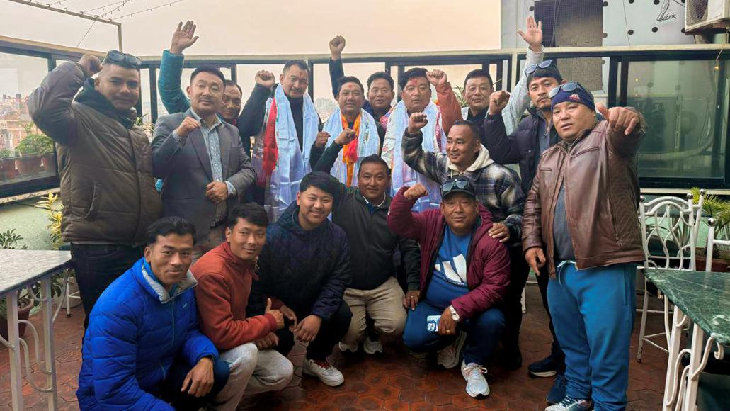 गुरुङ फ्याक्टर हावी भएपछि दोलखामा कांग्रेसका नेताहरू समूहै एमाले प्रवेश